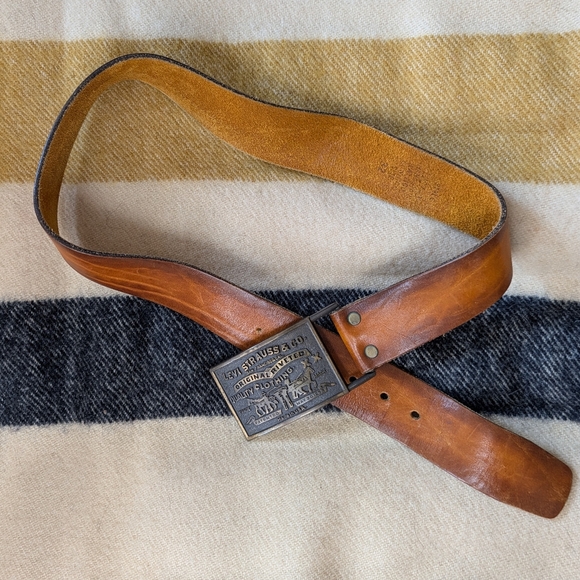 vintage LEVI'S leather belt with brass belt 29-33